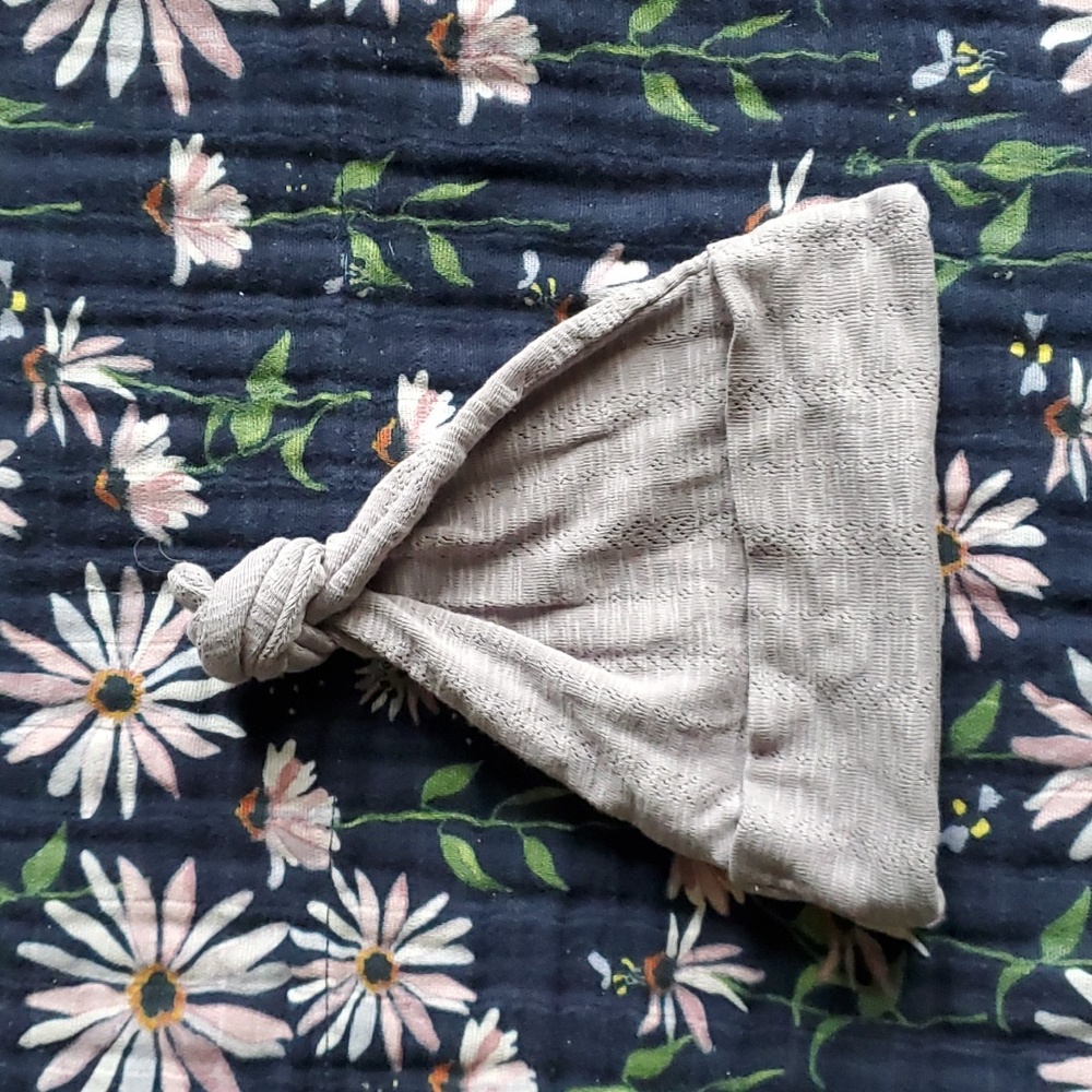 kate quinn lilac pointelle gnome hat 12-18 months - organic cotton